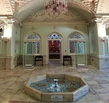 Der Spiegelpalast (Qasr-e Ayineh) – Ein Museum des Lichts und der Helligkeit